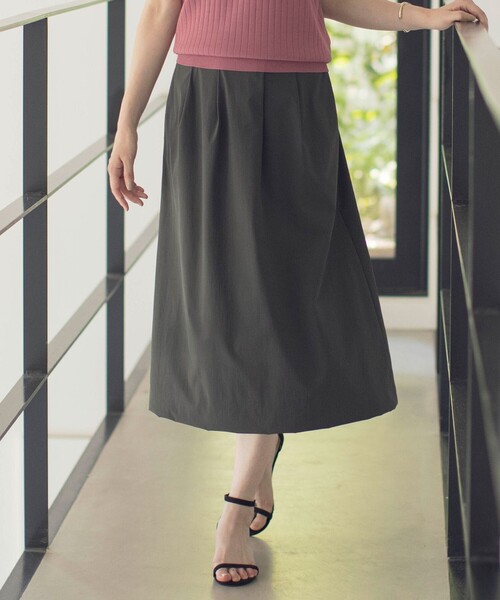 J.PRESS Ladies（J.プレス レディス）の「【洗える・撥水・接触冷感】アウトフィッター バルーン スカート（スカート・レディース・ブラック系/グレー系・S/XS/XXS）」の2枚目の写真
