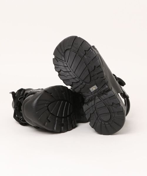 SPINNS（スピンズ）の「レースアップ厚底スポーツサンダル（サンダル・レディース・ホワイト/ブラック・M/L/LL）」の4枚目の写真