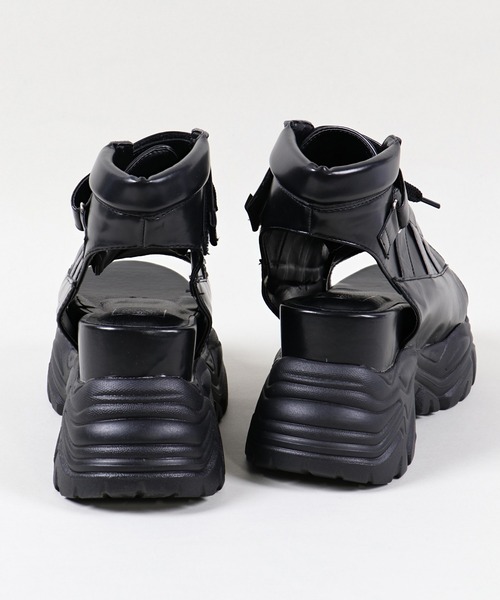 SPINNS（スピンズ）の「レースアップ厚底スポーツサンダル（サンダル・レディース・ホワイト/ブラック・M/L/LL）」の7枚目の写真