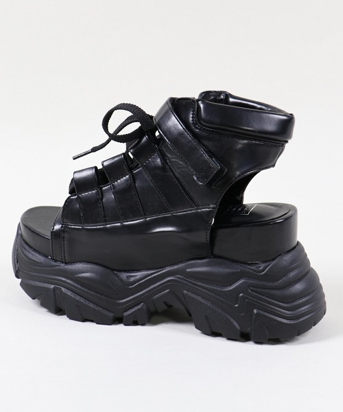 SPINNS（スピンズ）の「レースアップ厚底スポーツサンダル（サンダル・レディース・ホワイト/ブラック・M/L/LL）」の8枚目の写真