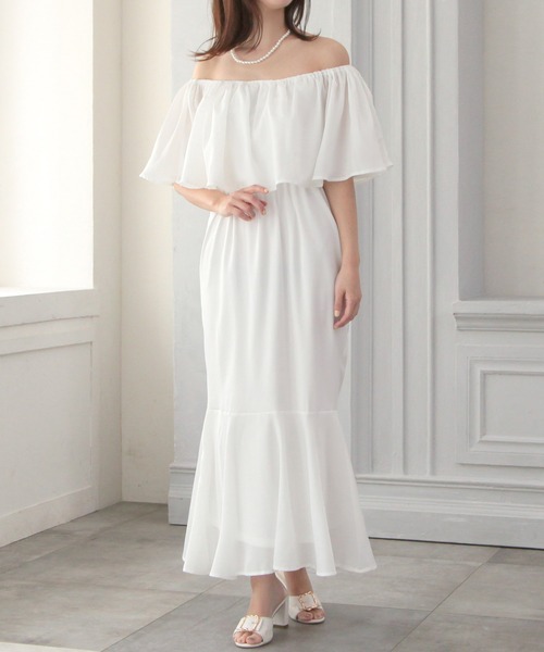 Julia Boutique(ジュリアブティック)の「柄&無地フリルオフショルマーメイドワンピース/24055(ワンピース・レディース・ホワイト/ホワイト系/ブラック・ONE)」の2枚目の写真