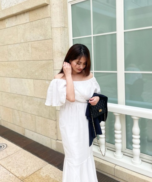 Julia Boutique(ジュリアブティック)の「柄&無地フリルオフショルマーメイドワンピース/24055(ワンピース・レディース・ホワイト/ホワイト系/ブラック・ONE)」の4枚目の写真