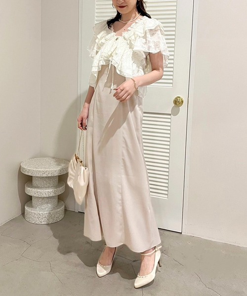 one after another NICE CLAUP（ワンアフターアナザーナイスクラップ）の「フリルブラウスセットキャミワンピース（ワンピース・レディース・ベージュ/ブラック/チャコールグレー・FREE）」の3枚目の写真