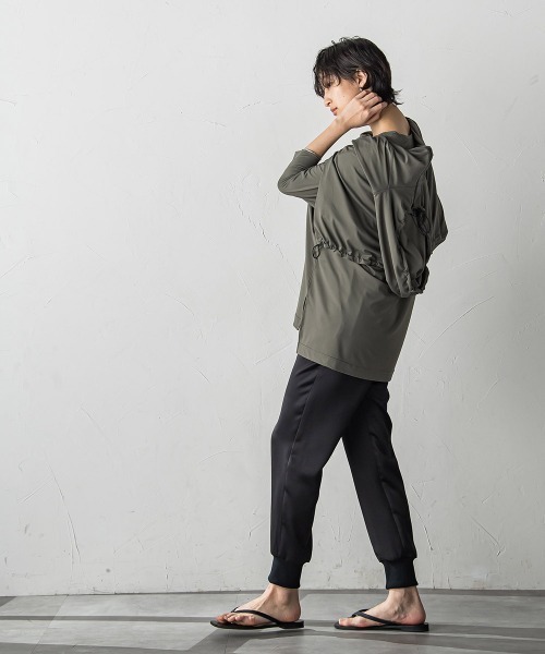 MAYSON GREY（メイソングレイ）の「ラッシュガードドルマンワイドプルオーバー≪洗濯機で洗える≫（Tシャツ/カットソー・レディース・ベージュ/ブラック/カーキ・M）」の5枚目の写真