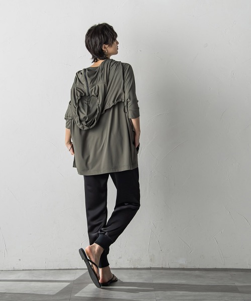 MAYSON GREY（メイソングレイ）の「ラッシュガードドルマンワイドプルオーバー≪洗濯機で洗える≫（Tシャツ/カットソー・レディース・ベージュ/ブラック/カーキ・M）」の4枚目の写真