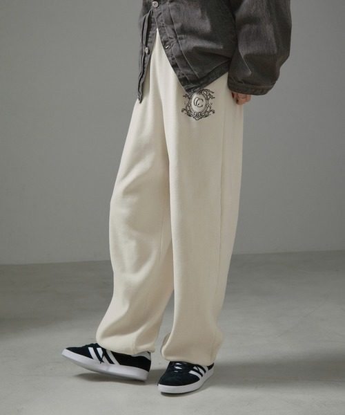 SALON adam et rope'（サロン アダム エ ロペ）の「エンブロイダリースウェットパンツ-CreamyCotton /クリーミーコットン-（その他パンツ・レディース・ブラック/ベージュ/オフホワイト・FREE）」の16枚目の写真