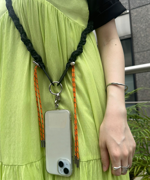 Beau're（ヴュレ）の「【BEAURE/ヴュレ】ナイロンギャザーモバイルストラップ（スマホグッズ・レディース・アイボリー/ブラック/ライトグレー・フリー）」の17枚目の写真