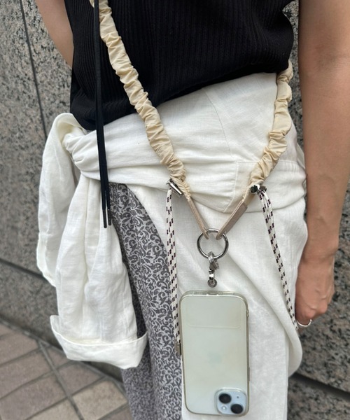 Beau're（ヴュレ）の「【BEAURE/ヴュレ】ナイロンギャザーモバイルストラップ（スマホグッズ・レディース・アイボリー/ブラック/ライトグレー・フリー）」の18枚目の写真