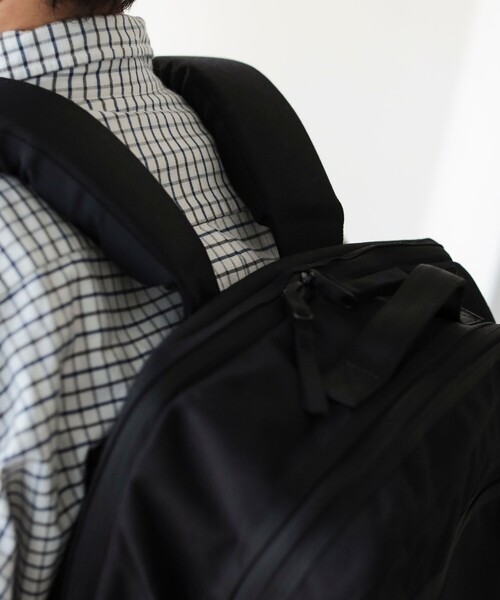 PORTER CLASSIC(ポータークラシック)の「PORTER CLASSIC / ニュートン ビジネス リュックサック 23L(バックパック/リュック・レディース・ブラック・ONE SIZE)」の6枚目の写真