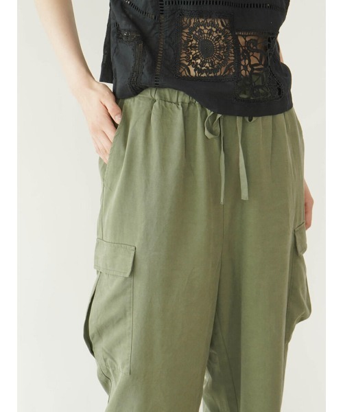FIKA.(フィーカ)の「Linen easy cargo pants(カーゴパンツ・レディース・カーキ/アイボリー・FREE)」の9枚目の写真
