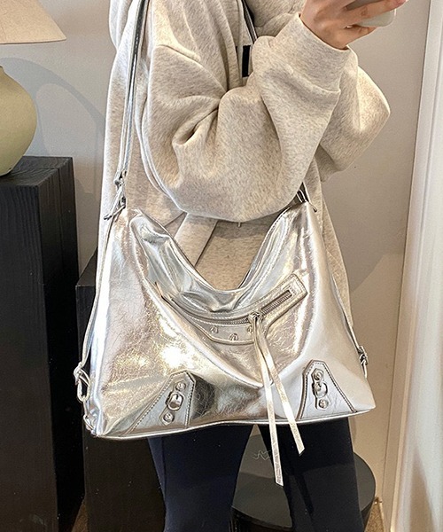 gossip!ロサンゼルス(ゴシップロサンゼルス)の「Y2K 大容量ショルダーバッグ A4可能 リュックバッグ ショルダーバッグ バックパック3WAY(ショルダーバッグ・レディース・アイボリー/シルバー/ブラック・FREE)」の20枚目の写真