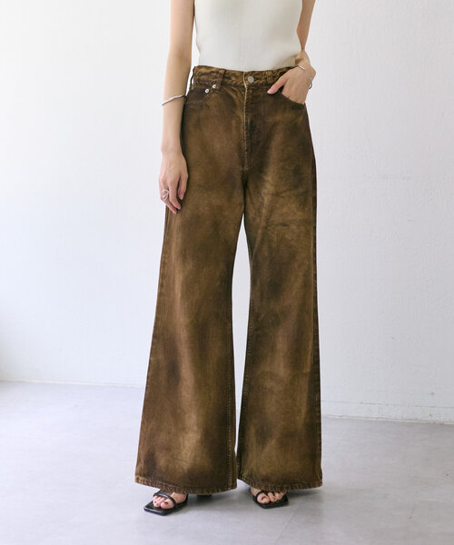 ai no de（アイノデ）の「【ai no de】ogamo レザーライクバギーパンツ（デニムパンツ・レディース・ブルー/キャメル・SMALL/MEDIUM/LARGE）」の2枚目の写真