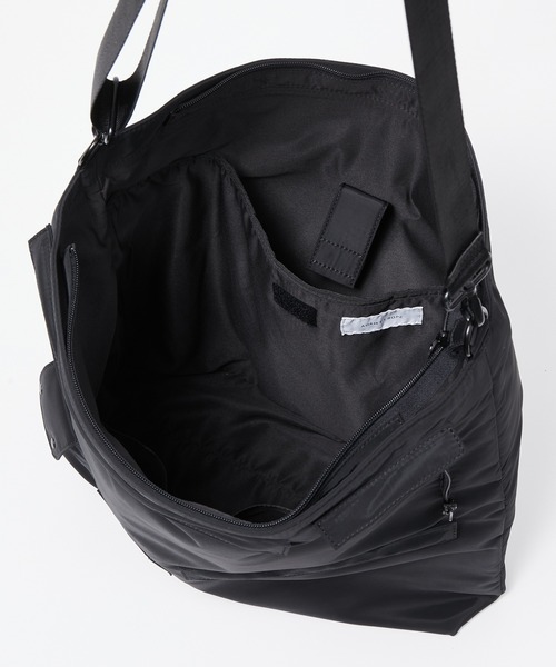 ADAM ET ROPE'（アダムエロペ）の「《マルチウェイ・サステナブル》【WEB限定】カスタムポーチ メッセンジャーバッグ / ユニセックス（メッセンジャーバッグ・メンズ・ブラック・FREE）」の5枚目の写真