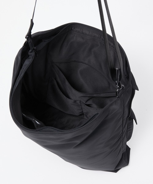 ADAM ET ROPE'（アダムエロペ）の「《マルチウェイ・サステナブル》【WEB限定】カスタムポーチ メッセンジャーバッグ / ユニセックス（メッセンジャーバッグ・メンズ・ブラック・FREE）」の4枚目の写真