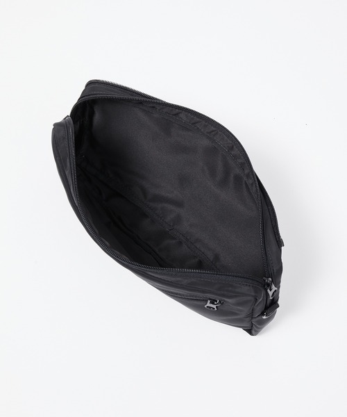 ADAM ET ROPE'（アダムエロペ）の「《マルチウェイ・サステナブル》【WEB限定】カスタムポーチ メッセンジャーバッグ / ユニセックス（メッセンジャーバッグ・メンズ・ブラック・FREE）」の13枚目の写真