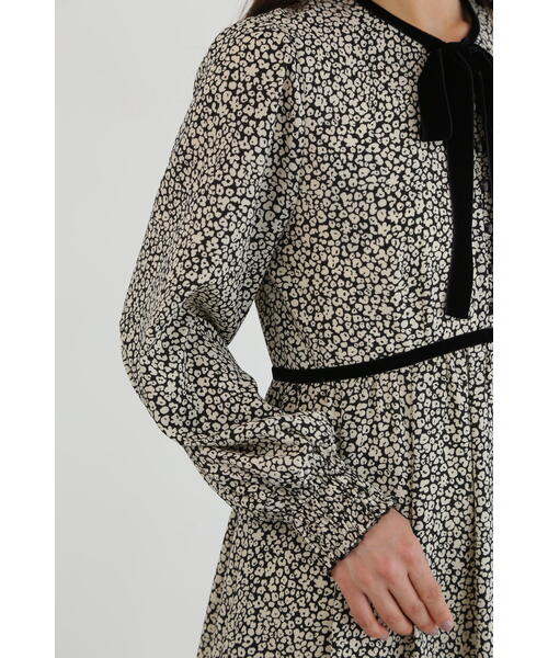 JILL STUART（ジルスチュアート）の「◆モノトーンフラワーワンピース（ワンピース・レディース・ブラック/レッド・2/4）」の15枚目の写真