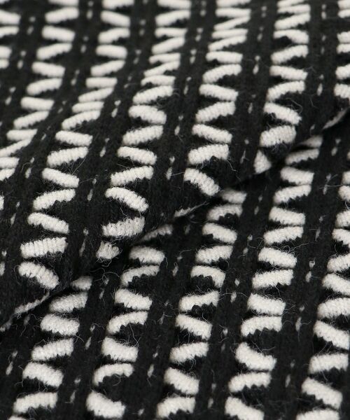 le.coeur blanc（ルクールブラン）の「交差編みバイカラーニットプルオーバー（ニット/セーター・レディース・ベージュ系その他2/ブラック系その他・38）」の5枚目の写真