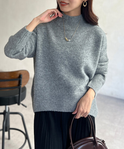 Chez toi(シェトワ)の「BACKスリットハイネックプルオーバー(ニット/セーター・レディース・グレー/ブルー/オフホワイト/アイボリー・FREE)」の3枚目の写真