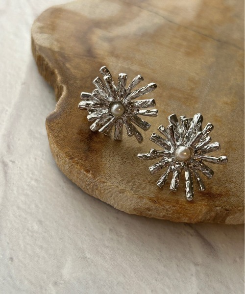 ciite'(シーテ)の「デイジーパール ピアス (両耳用)(ピアス(両耳用)・レディース・シルバー/ゴールド/ピンクゴールド・FREE)」の2枚目の写真