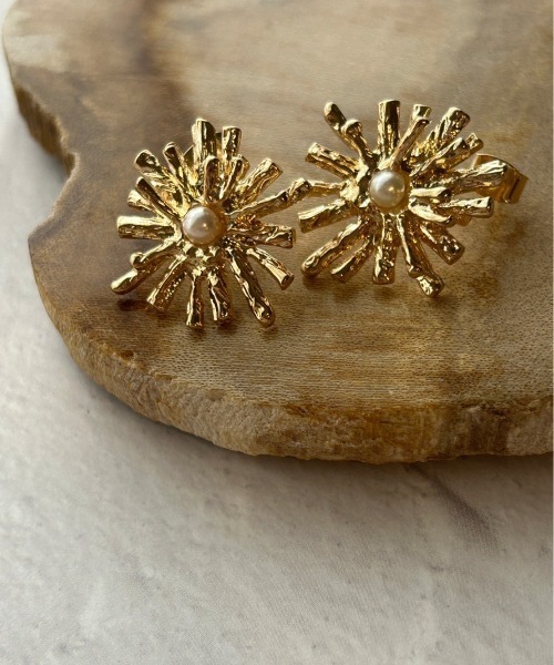 ciite'(シーテ)の「デイジーパール ピアス (両耳用)(ピアス(両耳用)・レディース・シルバー/ゴールド/ピンクゴールド・FREE)」の4枚目の写真