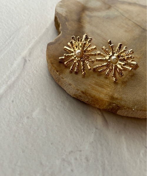 ciite'(シーテ)の「デイジーパール ピアス (両耳用)(ピアス(両耳用)・レディース・シルバー/ゴールド/ピンクゴールド・FREE)」の8枚目の写真