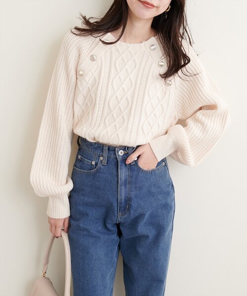 natural couture(ナチュラルクチュール)の「釦デザインケーブルニット(ニット/セーター・レディース・モカ/ネイビー/ボルドー/ブラウン/オフホワイト/チャコールグレー・FREE)」の10枚目の写真