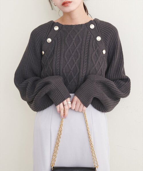 natural couture(ナチュラルクチュール)の「釦デザインケーブルニット(ニット/セーター・レディース・モカ/ネイビー/ボルドー/ブラウン/オフホワイト/チャコールグレー・FREE)」の15枚目の写真