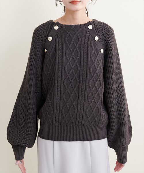 natural couture(ナチュラルクチュール)の「釦デザインケーブルニット(ニット/セーター・レディース・モカ/ネイビー/ボルドー/ブラウン/オフホワイト/チャコールグレー・FREE)」の17枚目の写真