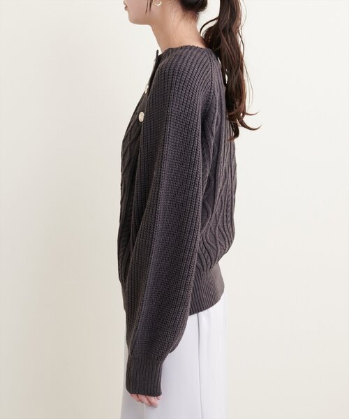 natural couture(ナチュラルクチュール)の「釦デザインケーブルニット(ニット/セーター・レディース・モカ/ネイビー/ボルドー/ブラウン/オフホワイト/チャコールグレー・FREE)」の18枚目の写真