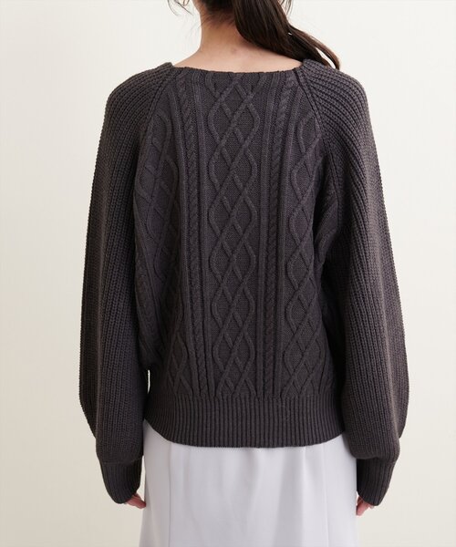natural couture(ナチュラルクチュール)の「釦デザインケーブルニット(ニット/セーター・レディース・モカ/ネイビー/ボルドー/ブラウン/オフホワイト/チャコールグレー・FREE)」の19枚目の写真