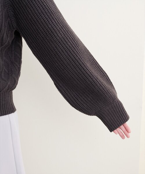 natural couture(ナチュラルクチュール)の「釦デザインケーブルニット(ニット/セーター・レディース・モカ/ネイビー/ボルドー/ブラウン/オフホワイト/チャコールグレー・FREE)」の21枚目の写真