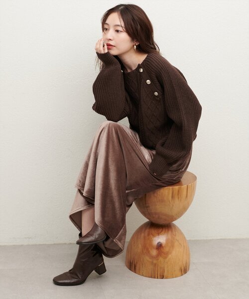 natural couture(ナチュラルクチュール)の「釦デザインケーブルニット(ニット/セーター・レディース・モカ/ネイビー/ボルドー/ブラウン/オフホワイト/チャコールグレー・FREE)」の3枚目の写真