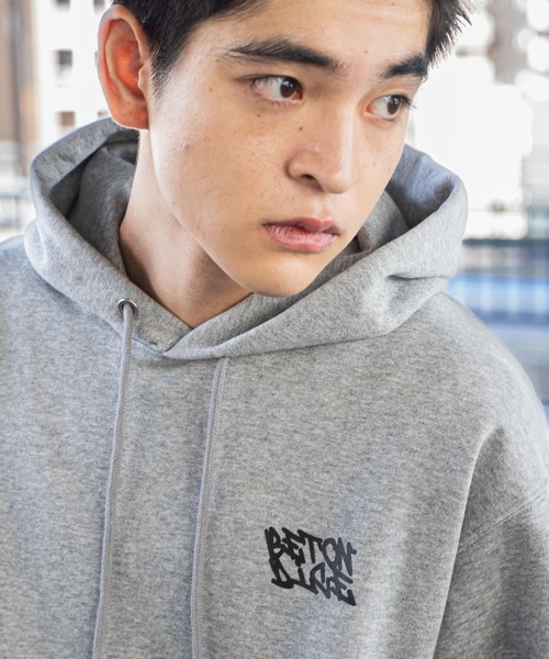 WEGO(ウィゴー)の「WEGO/リラックスフィットグラフィックパーカー(パーカー・メンズ・ホワイト/杢グレー/ブラック/ブラウン/グリーン・SMALL/MEDIUM/LARGE)」の12枚目の写真