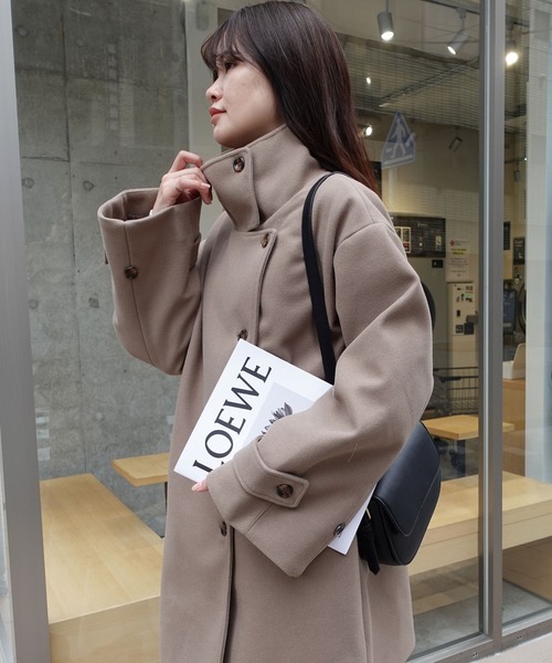 CORNERS（コーナーズ）の「スタンドカラーボリューム袖コート（ステンカラーコート・レディース・ブラック/ベージュ/モカ/アイボリー/ブルー・M/L）」の7枚目の写真