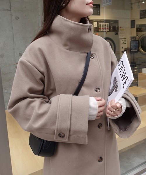 CORNERS（コーナーズ）の「スタンドカラーボリューム袖コート（ステンカラーコート・レディース・ブラック/ベージュ/モカ/アイボリー/ブルー・M/L）」の10枚目の写真