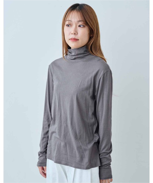 IEDIT(イディット)の「IEDIT すべすべな着心地にこだわったシルク混の2ーWAYネックトップス(Tシャツ/カットソー・レディース・ブラック/オフホワイト/グレー・LL/3L/M/L/4L/S)」の1枚目の写真