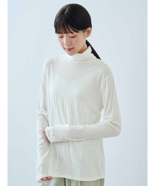 IEDIT(イディット)の「IEDIT すべすべな着心地にこだわったシルク混の2ーWAYネックトップス(Tシャツ/カットソー・レディース・ブラック/オフホワイト/グレー・LL/3L/M/L/4L/S)」の2枚目の写真
