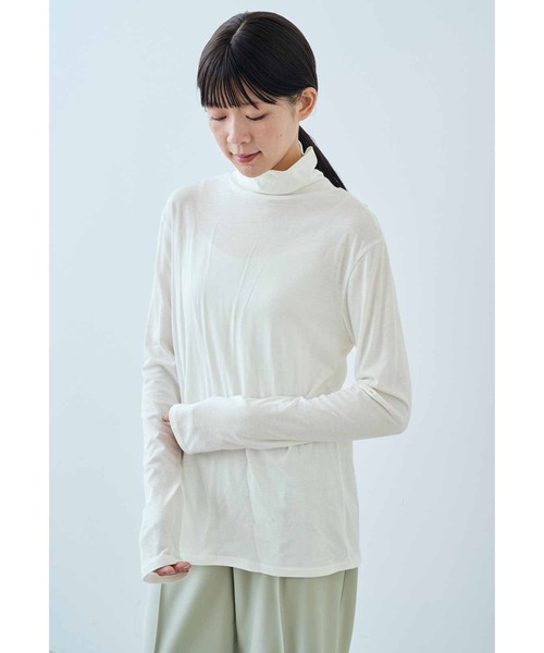 IEDIT(イディット)の「IEDIT すべすべな着心地にこだわったシルク混の2ーWAYネックトップス(Tシャツ/カットソー・レディース・ブラック/オフホワイト/グレー・LL/3L/M/L/4L/S)」の4枚目の写真