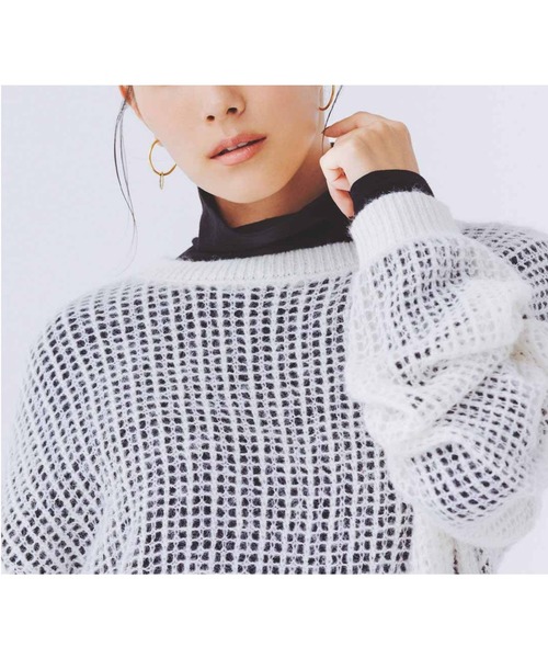 IEDIT(イディット)の「IEDIT すべすべな着心地にこだわったシルク混の2ーWAYネックトップス(Tシャツ/カットソー・レディース・ブラック/オフホワイト/グレー・LL/3L/M/L/4L/S)」の11枚目の写真