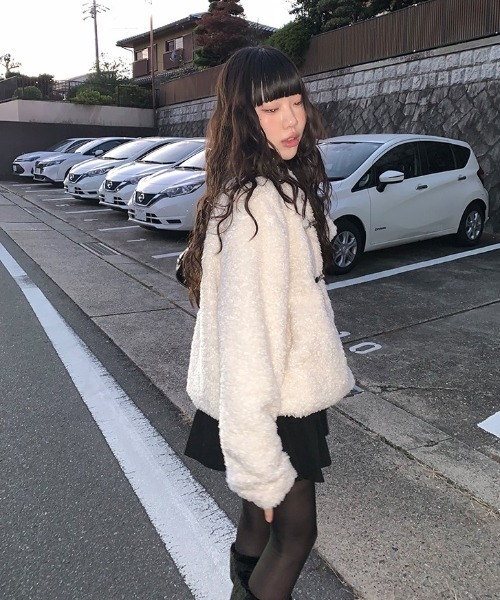 anyonemore（エニワンモア）の「ティアードコーデュロイミニスカート（スカート・レディース・ブラック/クリーム・SMALL/MEDIUM）」の7枚目の写真