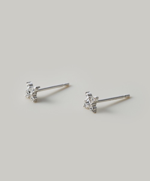 Jolie Toujours(ジョリトゥジュール)の「【金属アレルギー軽減】〈silver925〉クローバーピアス(ピアス(両耳用)・レディース・シルバー・FREE)」の2枚目の写真