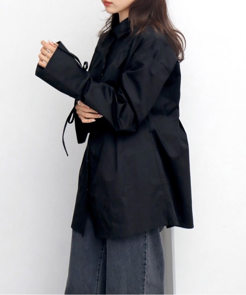 NOGLE（ノグル）の「【NOGLE/ノグル】シャーリングリボンシャツ（シャツ/ブラウス・レディース・ブルー/ブラック/ホワイト・FREE）」の2枚目の写真