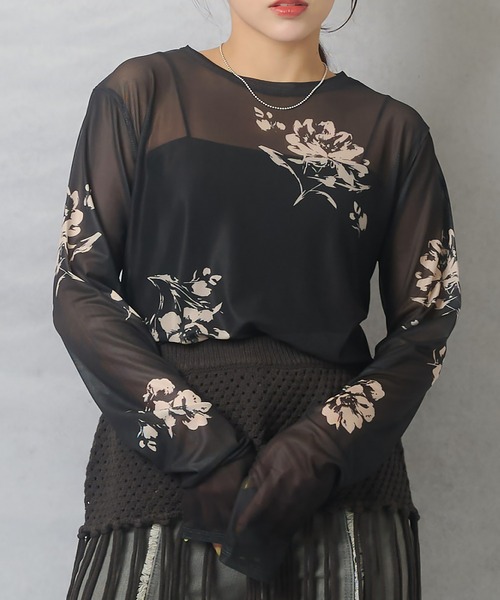 Lull（ルル）の「【Lull / ルル】フラワープリントシアースキントップス（Tシャツ/カットソー・レディース・ベージュ/ブラック・ONESIZE）」の6枚目の写真