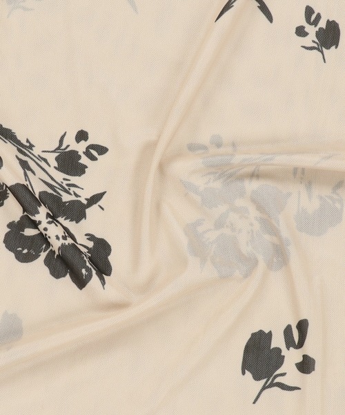 Lull（ルル）の「【Lull / ルル】フラワープリントシアースキントップス（Tシャツ/カットソー・レディース・ベージュ/ブラック・ONESIZE）」の16枚目の写真
