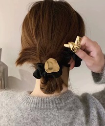 Lace Ladies（レースレディース）の「メタリック モチーフ付き ベロア シュシュ ヘアゴム（シュシュ）」