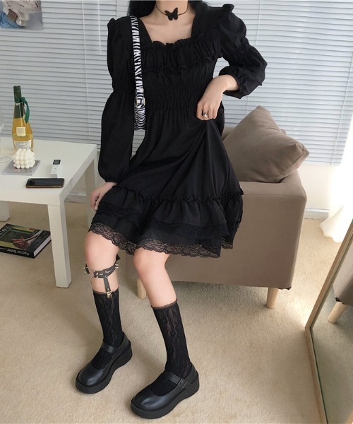 Mejoul（メジュール）の「シャーリング パフスリーブ レースミニワンピース（ワンピース・レディース・ブラック・S/M/L）」の3枚目の写真