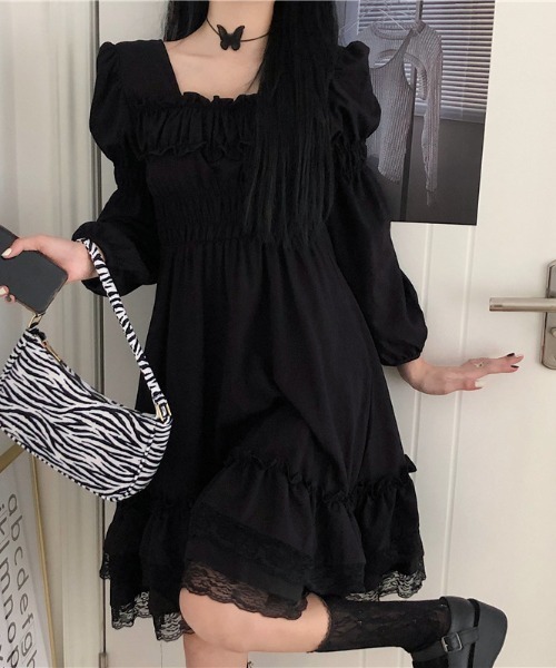 Mejoul（メジュール）の「シャーリング パフスリーブ レースミニワンピース（ワンピース・レディース・ブラック・S/M/L）」の2枚目の写真