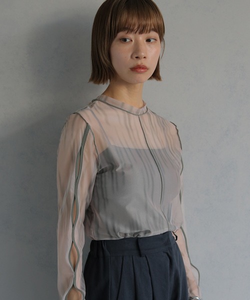 cheriella(シェリエラ)の「【cheriella】前後2WAYウェーブホールマーブルシアートップス 2-WAY WAVE HOLE MARBLE SHEER TOPS(Tシャツ/カットソー・レディース・チャコールグレー/ブルー/カーキ/ワイン/グリーン/ベージュ/パープル・M)」の3枚目の写真