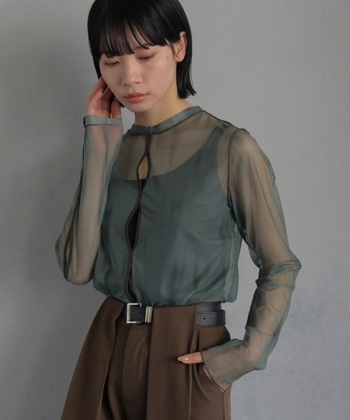 cheriella(シェリエラ)の「【cheriella】前後2WAYウェーブホールマーブルシアートップス 2-WAY WAVE HOLE MARBLE SHEER TOPS(Tシャツ/カットソー・レディース・チャコールグレー/ブルー/カーキ/ワイン/グリーン/ベージュ/パープル・M)」の4枚目の写真