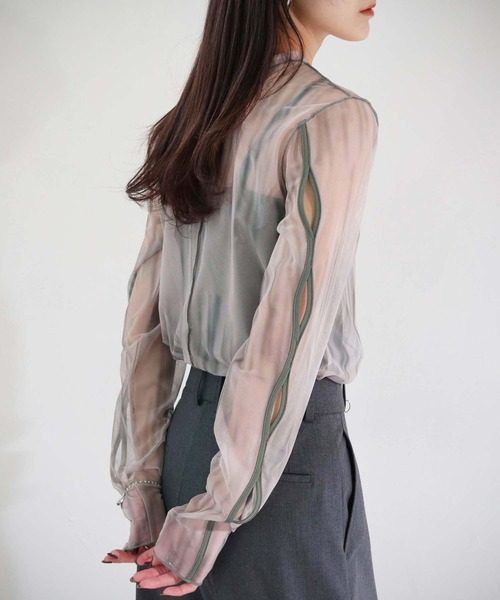 cheriella(シェリエラ)の「【cheriella】前後2WAYウェーブホールマーブルシアートップス 2-WAY WAVE HOLE MARBLE SHEER TOPS(Tシャツ/カットソー・レディース・チャコールグレー/ブルー/カーキ/ワイン/グリーン/ベージュ/パープル・M)」の14枚目の写真